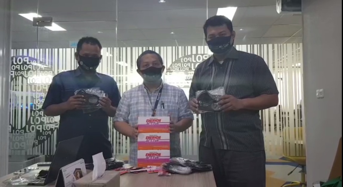  BPJAMSOSTEK Jakarta Kebon Sirih kembali menyerahkan bantuan alat pelindung diri (APD) berupa masker dan vitamin kepada para tenaga kerja. 