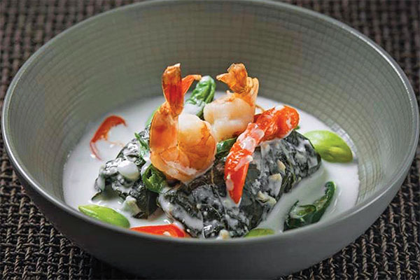 Buntil daun pepaya dengan isian teri