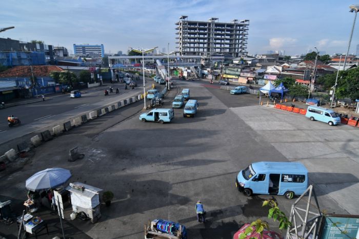 Suasana sepi di Terminal Kampung Melayu saat pandemi virus korona  