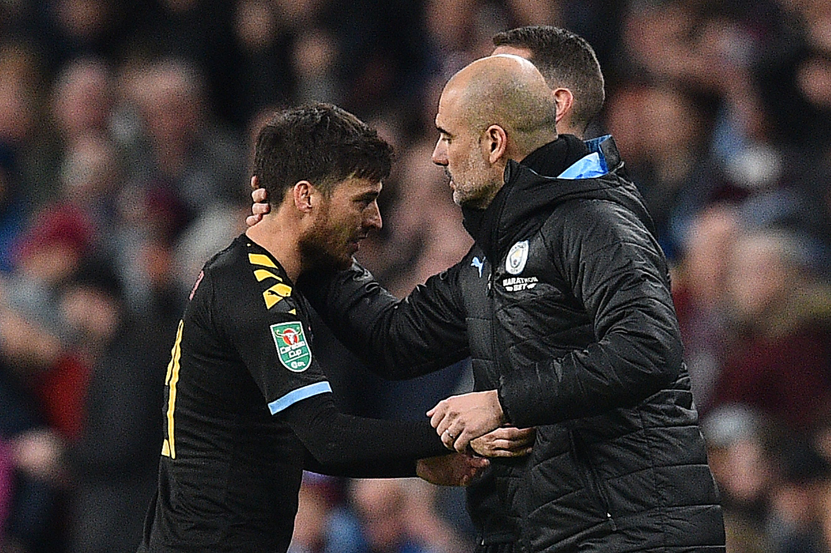 Manajer Manchester City Pep Guardiola (kanan) bersama pemain City David Silva (kiri)