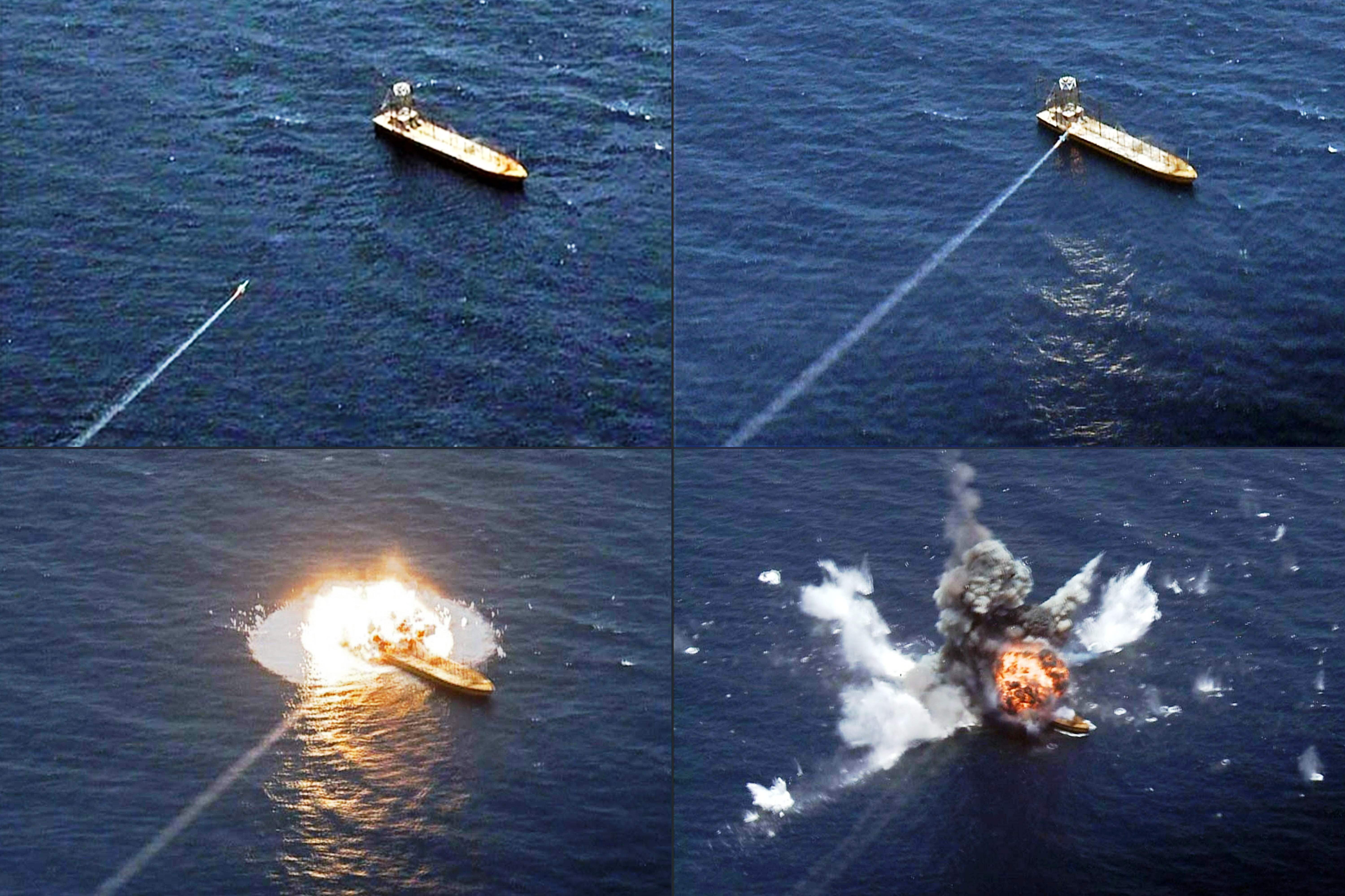 Foto latihan militer Iran di Teluk Oman, Kamis (18/6).