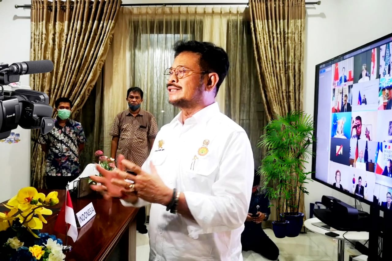 Menteri Pertanian Syahruh Yasin Limpo saat diwawancarai wartawan. 