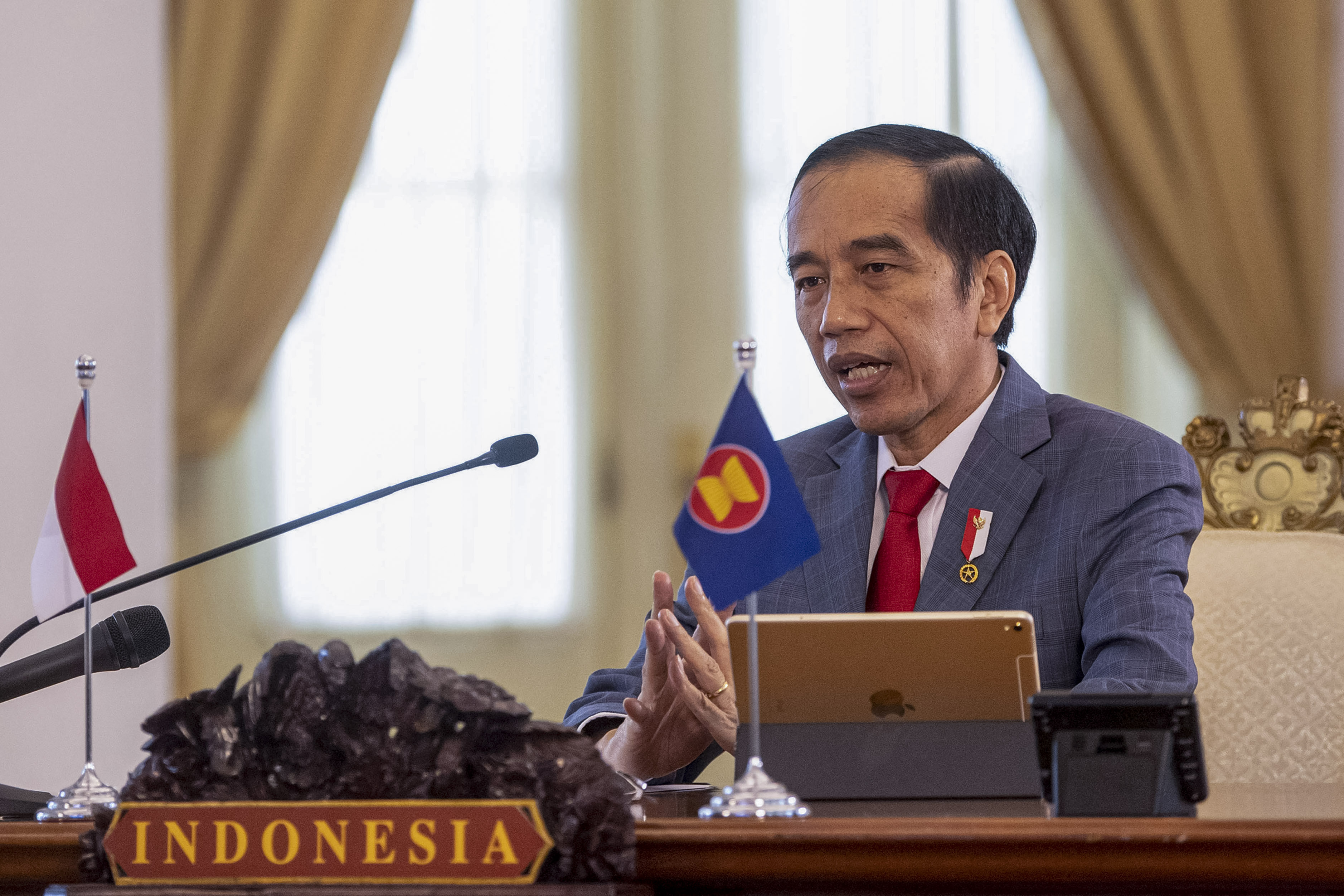 Presiden Jokowi saat mengikuti KTT ASEAN secara virtual.