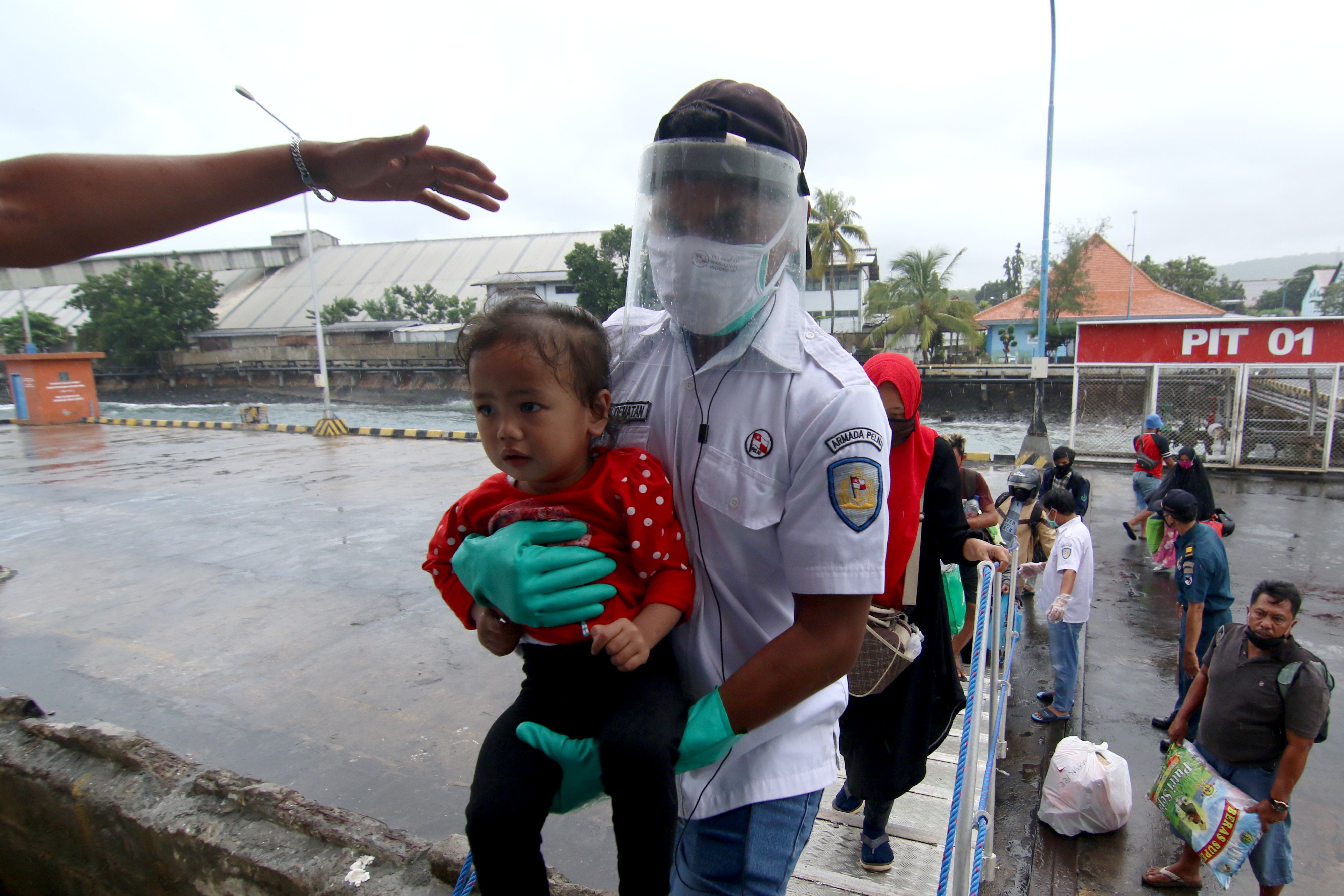 Ilustrasi penyeberangan di tengah pandemi covid-19