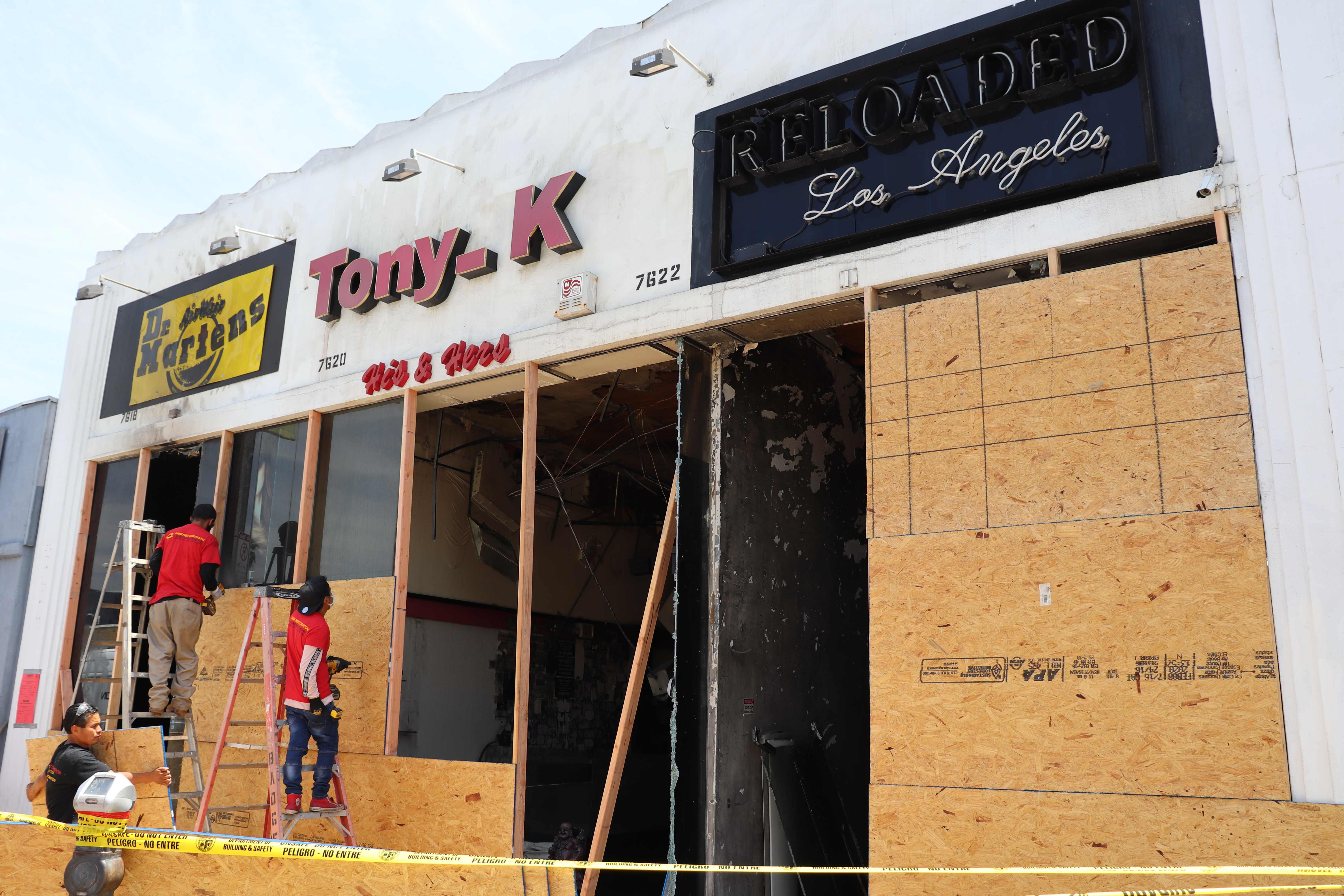 Salah satu toko di Los Angeles rusak buntut kericuhan aksi protes terkait kematian George Floyd