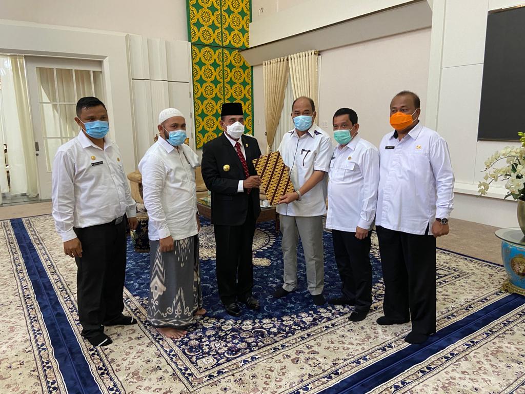 Pemprov Sumatra Utara menyerahkan laset ahan training center (TC) sosial untuk Pemkot Tebing Tinggi, Rabu (17/6/2020)