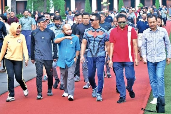 Kepala Staf Angkatan Darat (KSAD) Jenderal TNI Andika Perkasa dan Presdir Metro TV Don Bosco Selamun di Mabes TNI-AD, Jakarta, kemarin