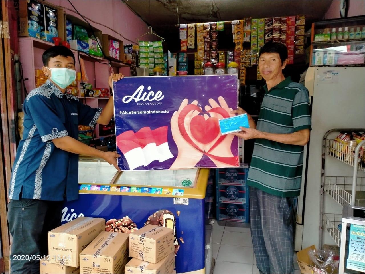 Donasi dari pedagang warung dalam penanganan Covid-19