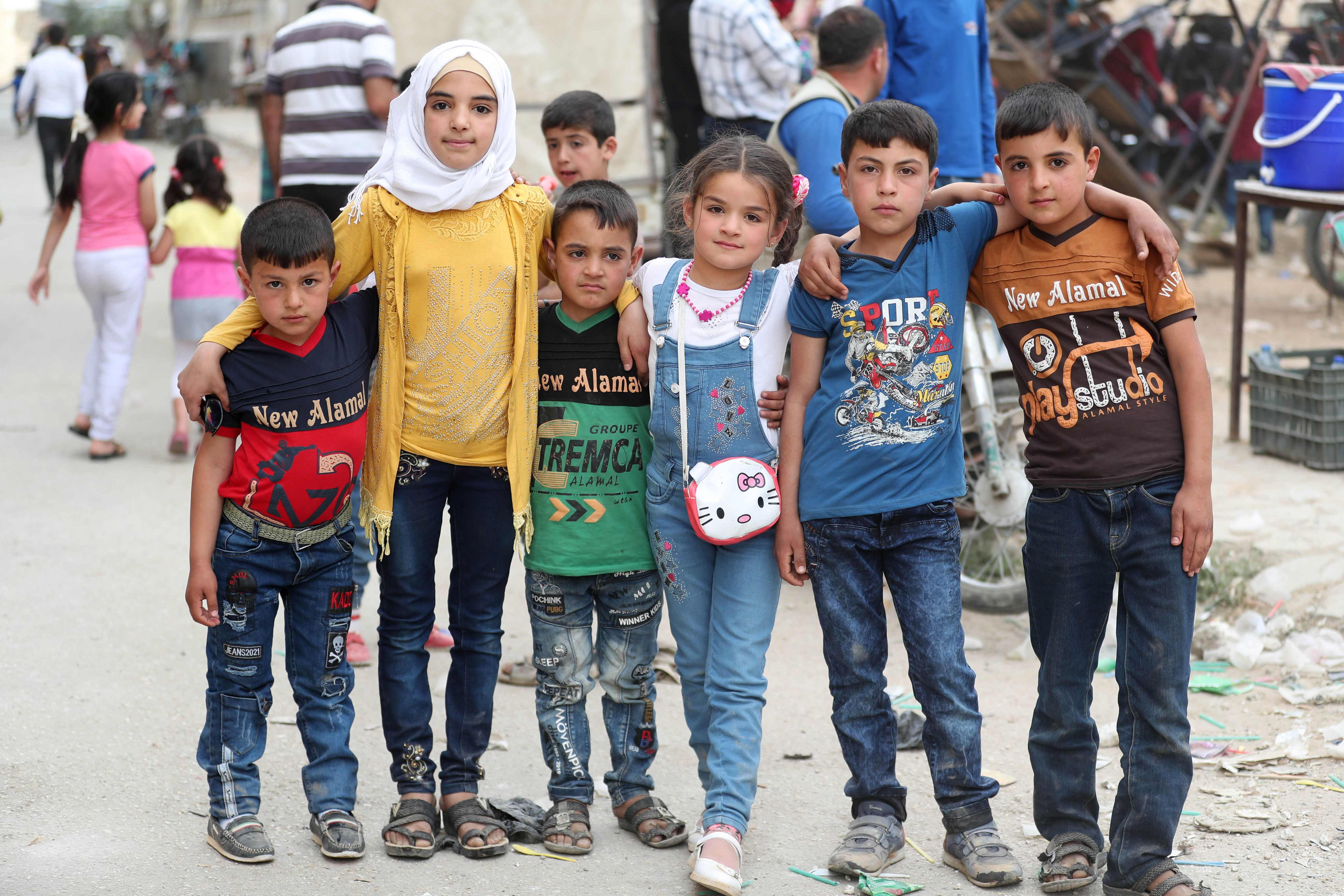 Anak-anak di taman bermain di Ariha di provinsi Idlib saat merayakan Idulfitri 1441H (26/5/2020)