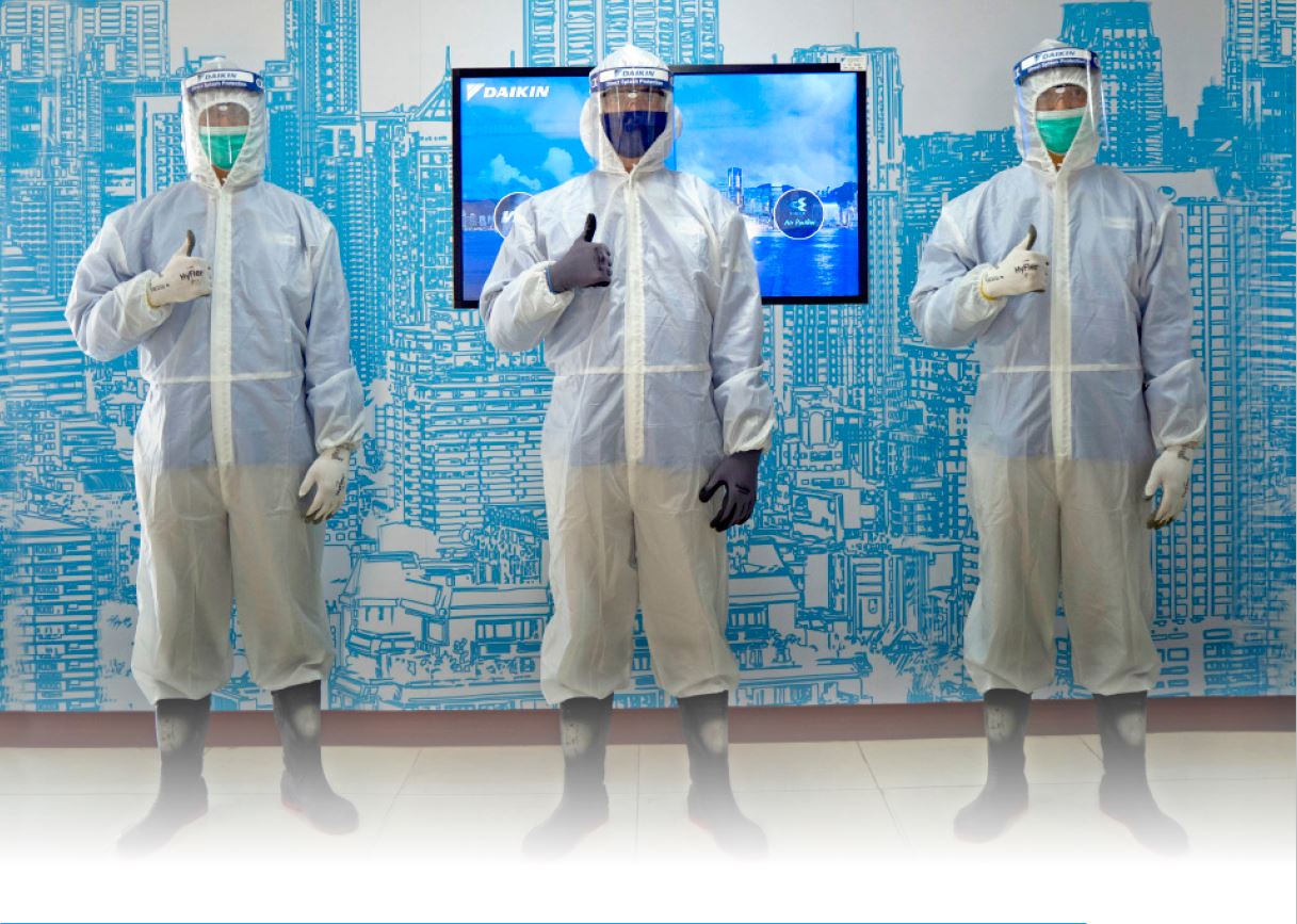 Teknisi daikin dibekali APDsaat melayani konsumen