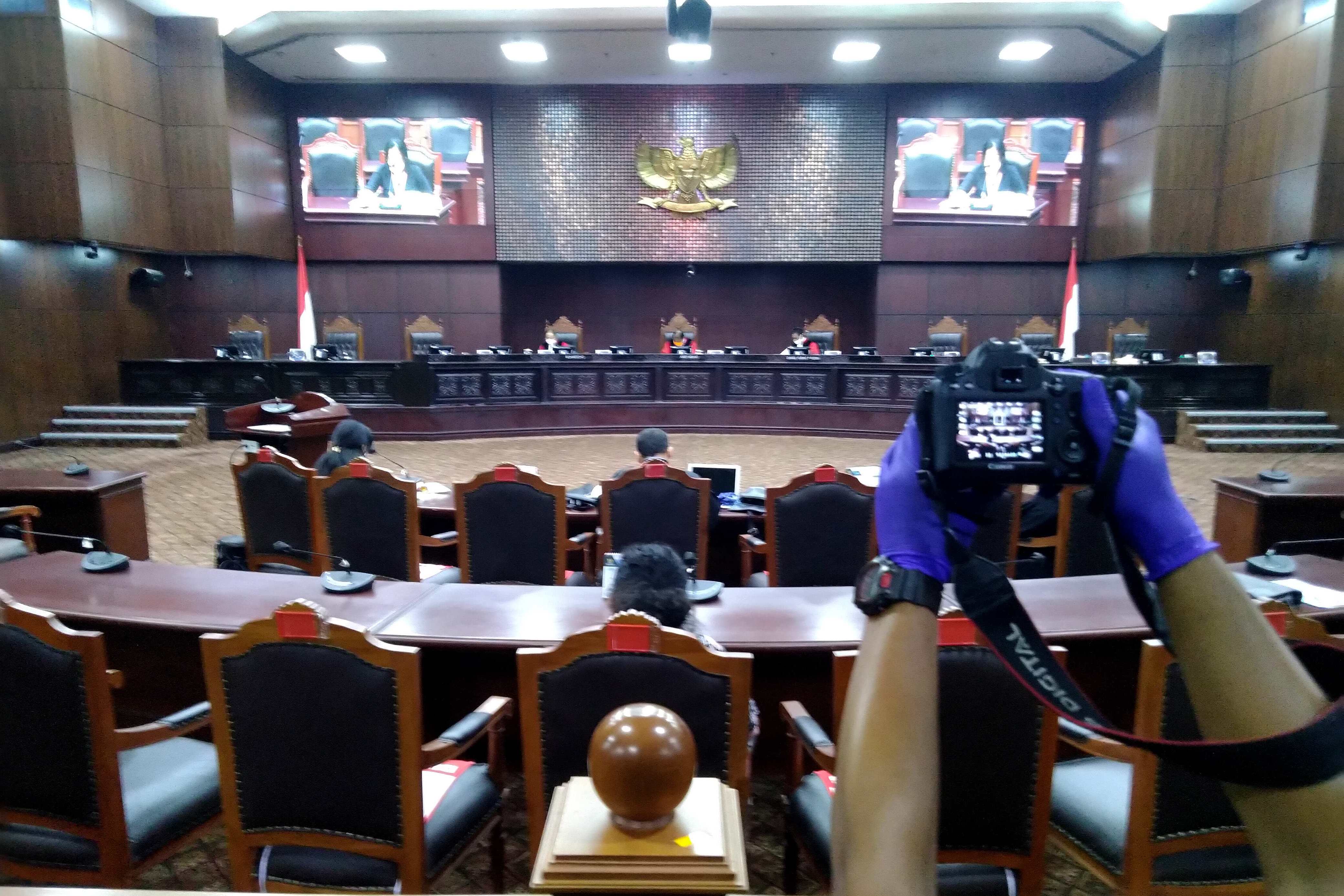 Sidang uji materi UU Nomor 1 Tahun 1946 tentang Peraturan Hukum Pidana terhadap UUD 1945 di MK, Selasa (9/6). 