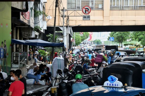 Kesehatan adalah hal utama tetapi pihaknya tidak juga bisa mengenyampingkan kebutuhan ekonomi. 
