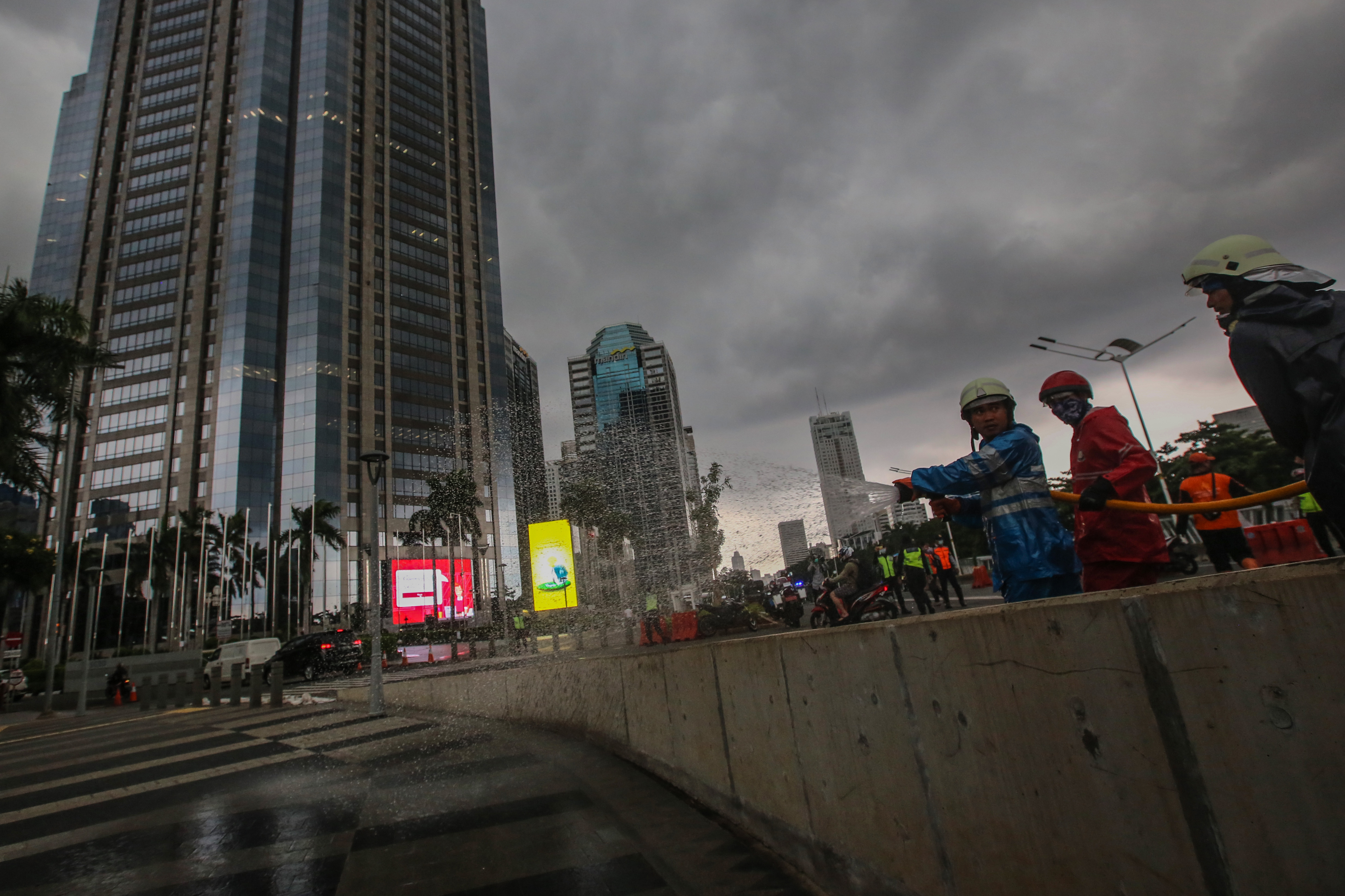 Sebagian wilayah Jakarta bakal diguyur hujan pada siang nanti dengan intensitas sedang dan ringan.