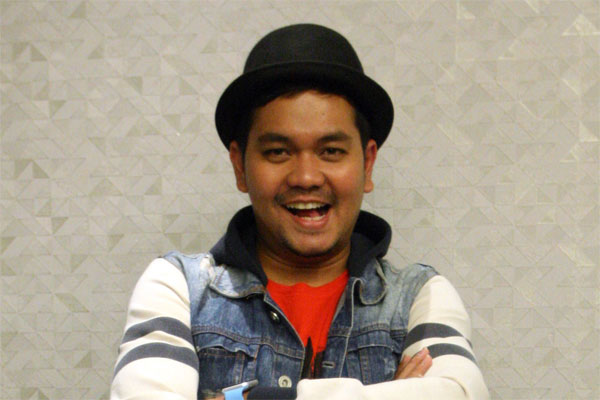  Indra Bekti penyanyi, komedian dan aktor film 