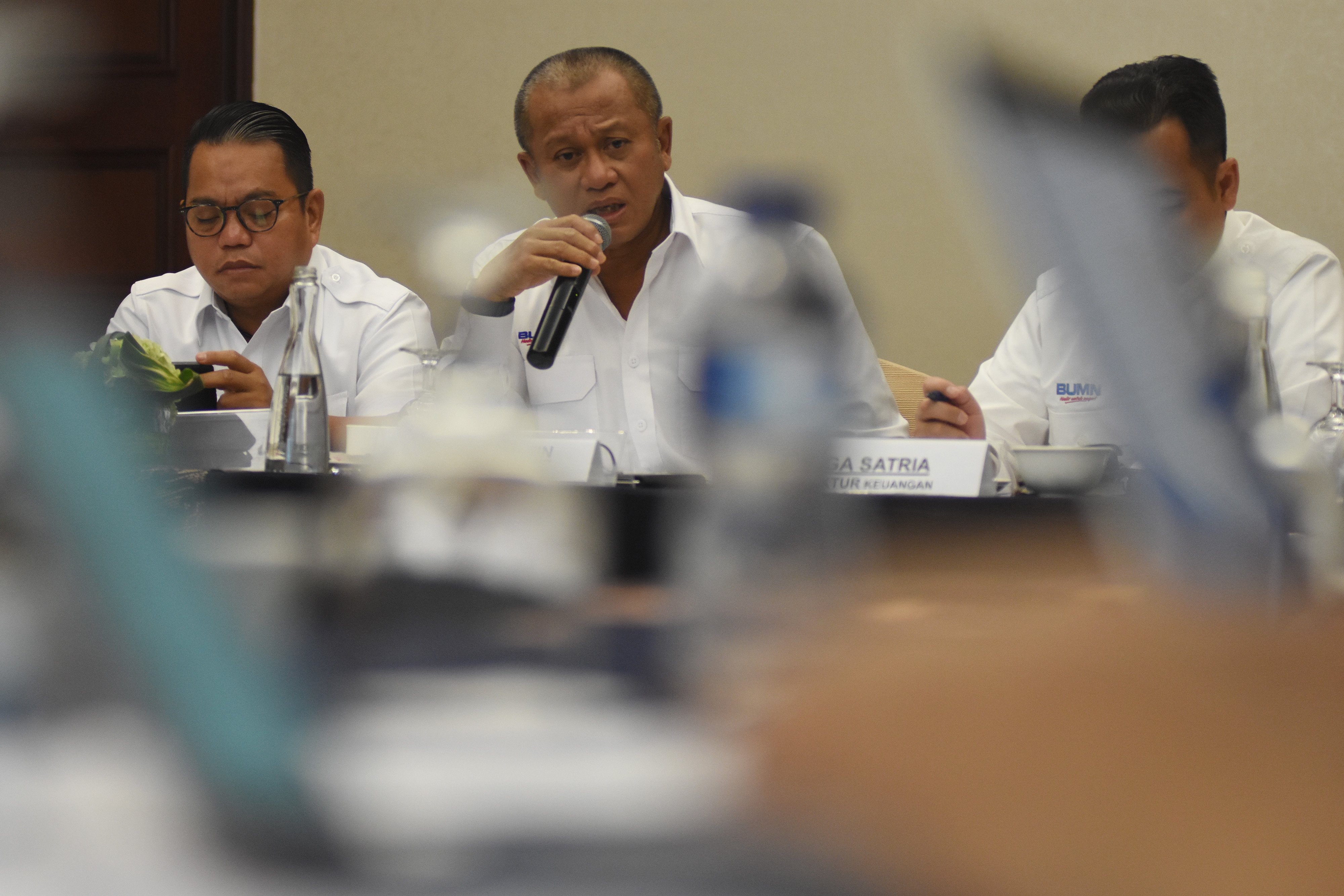  Direktur Utama PT Bukit Asam Tbk Arviyan Arifin (tengah)