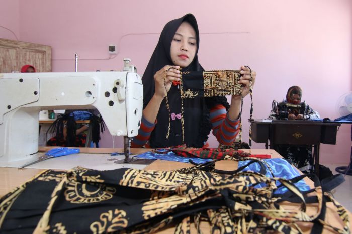 Sektor Usaha Mikro Kecil dan Menengah (UMKM) perlu didorong lebih banyak insentif dan kemudahan perizinan.