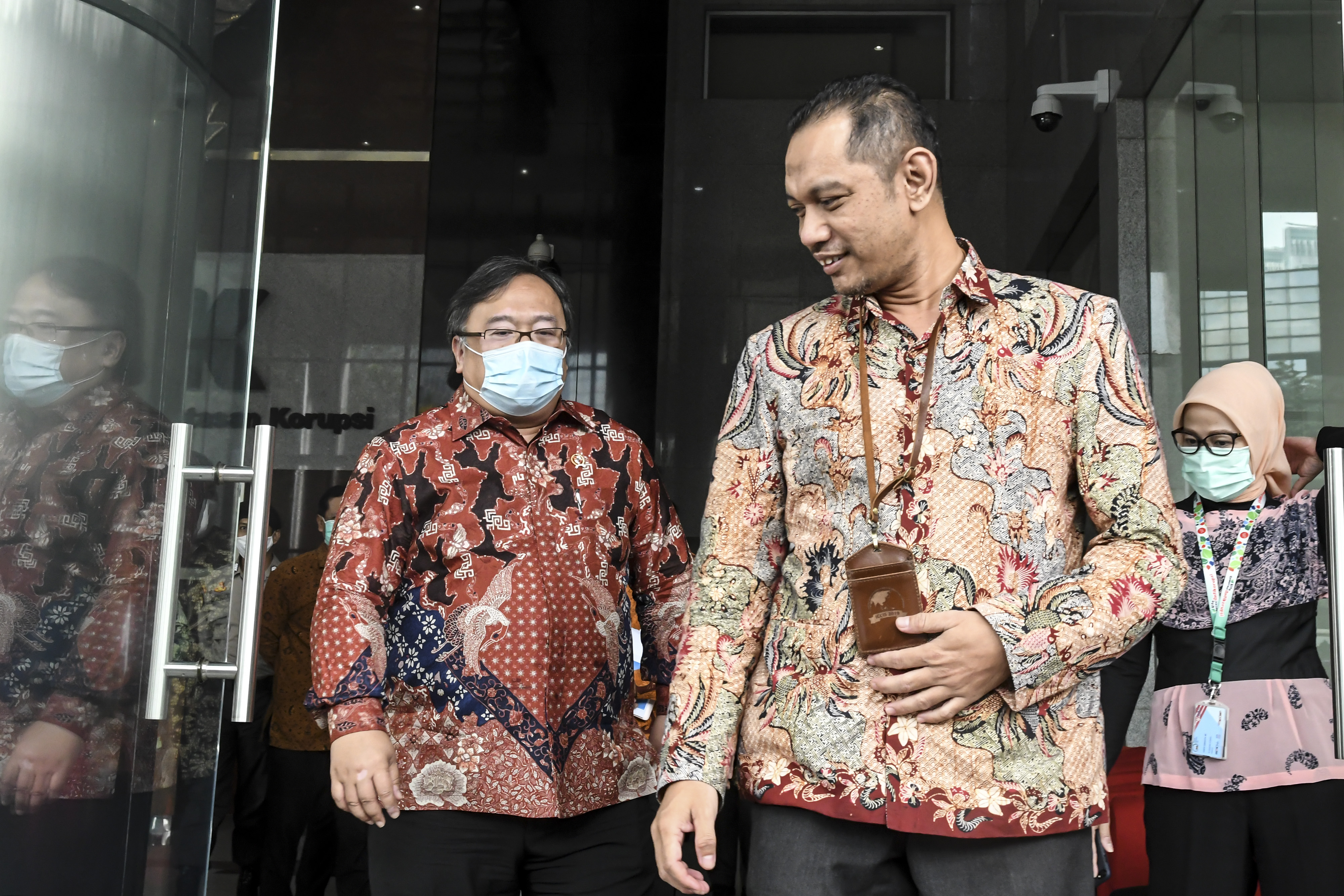 Menteri Riset dan Teknologi / Kepala Badan Riset Teknologi Inovasi Nasional (BRIN) Bambang Brodjonegoro (kiri) mengunjungi KPK.