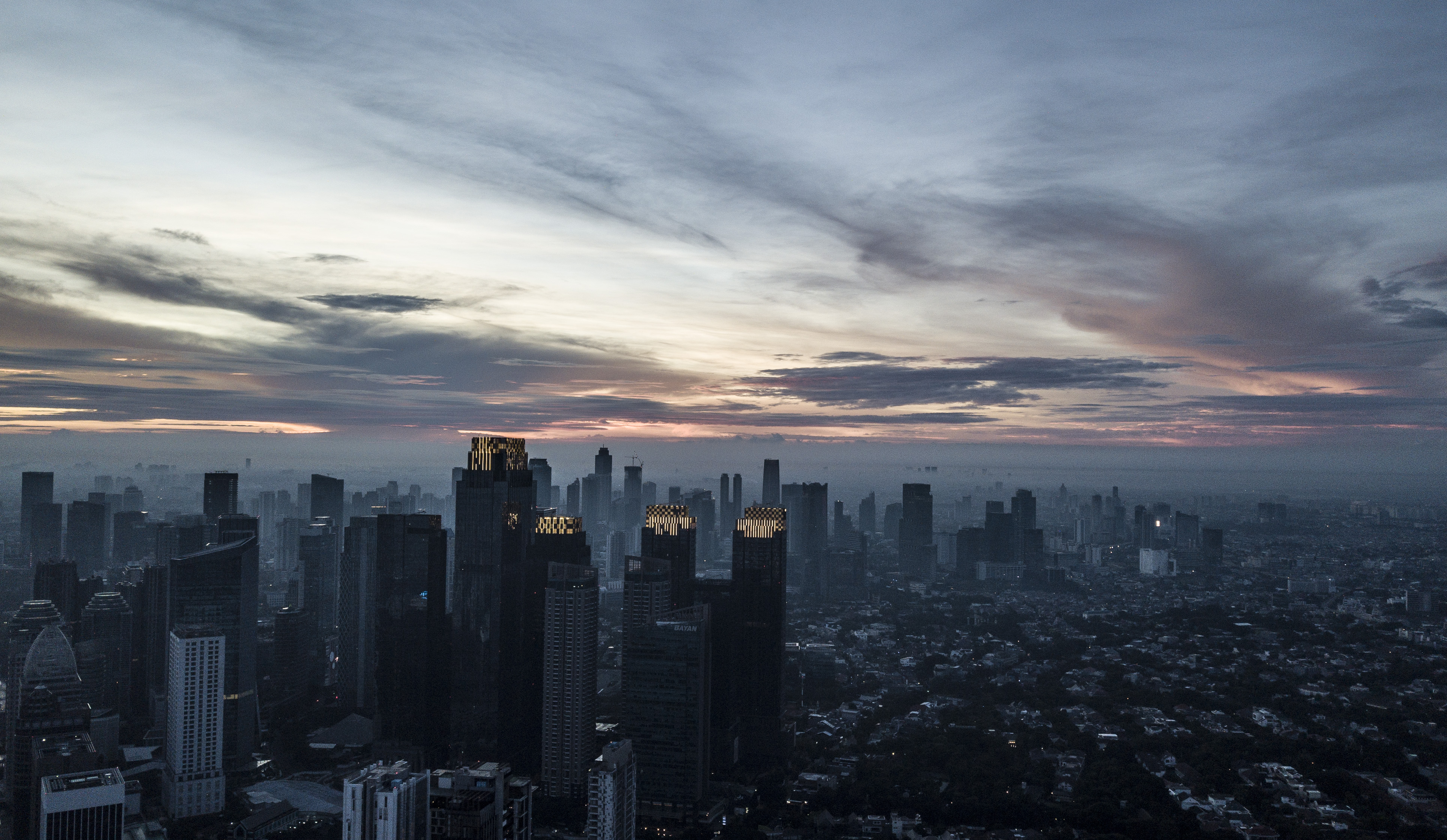 Foto udara yang menunjukkan kualitas udara Jakarta selama penerapan PSBB