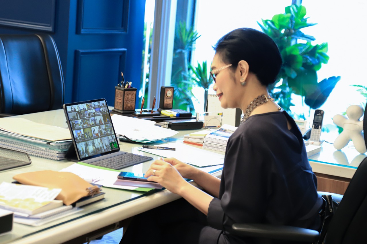 Direktur Konsumer BRI Handayani melakukan akad kredit KPR Sejahtera FLPP via video conference. 