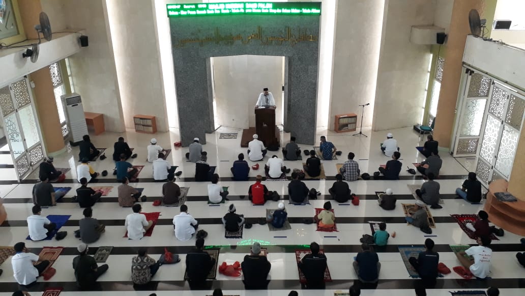 Jemaah semakin banyak, Masjid Nursiah Daud Paloh Media Group gelar salat Jumat 2 gelombang, Jumat (19/6).