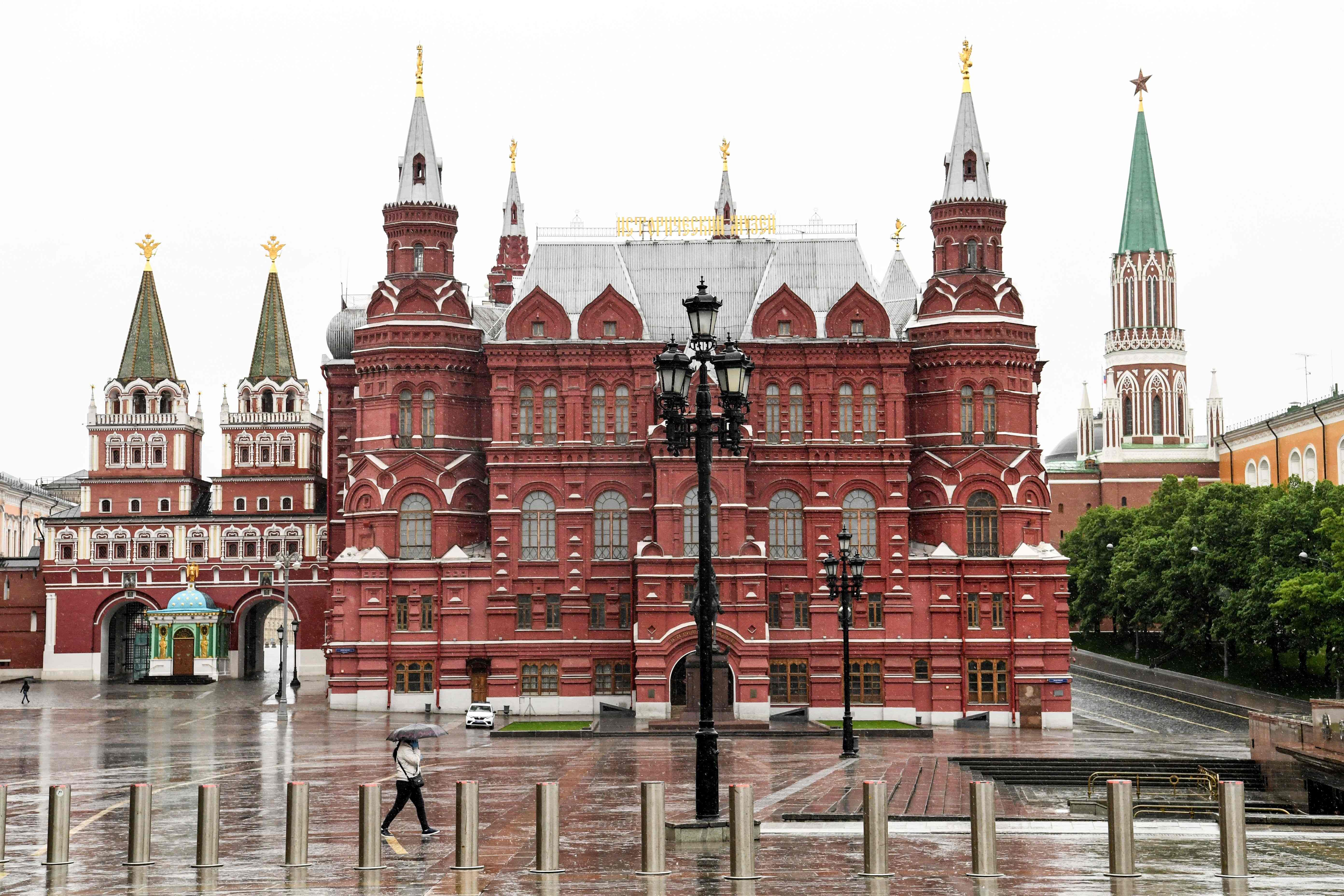 Situasi Lapangan Merah di wilayah Moskow, Rusia, saat diguyur hujan.