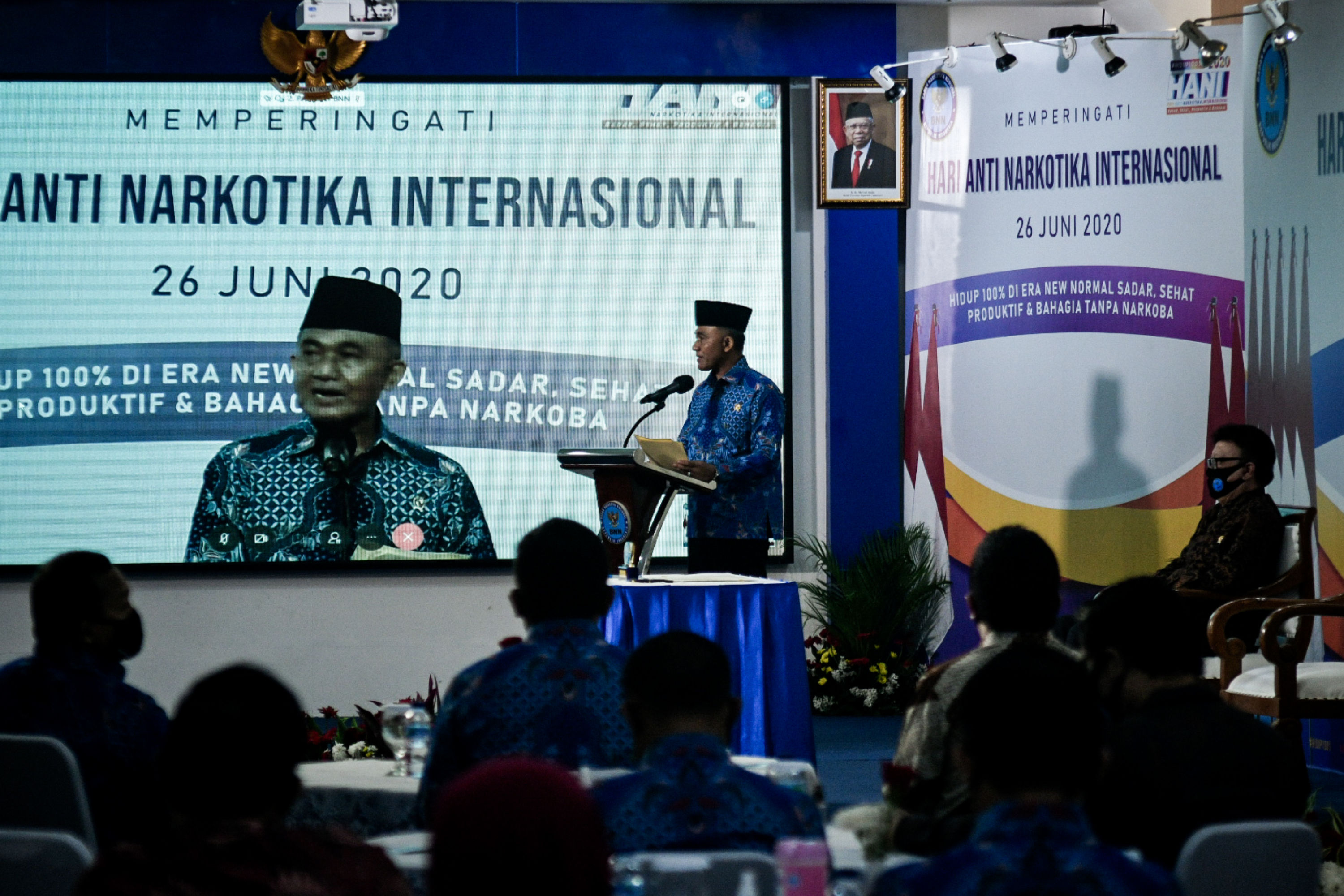 Kepala BNN Heru Winarko memberikan sambutan disaksikan Menteri PAN-Rebiro Tjahjo Kumolo (kanan).