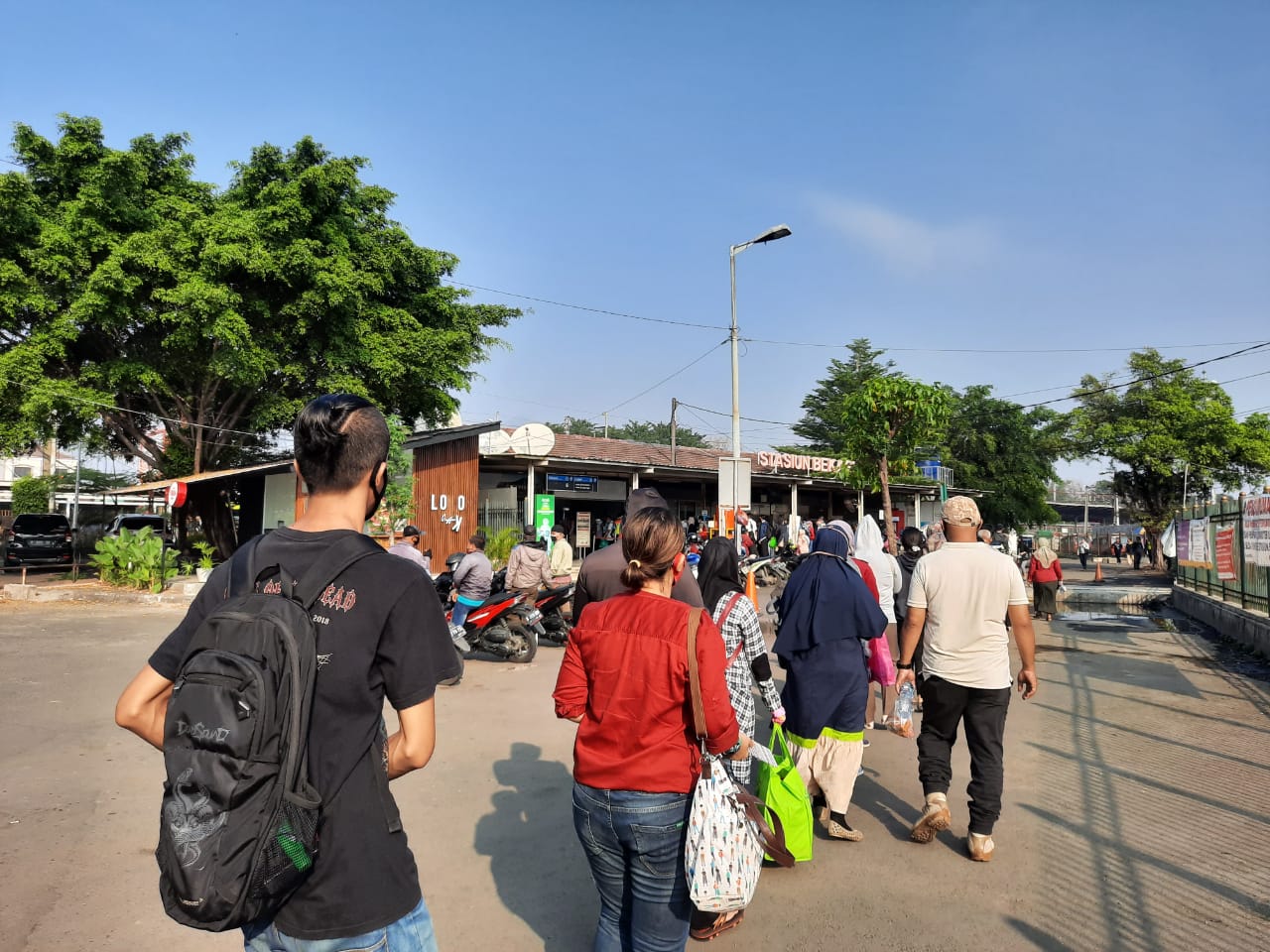 Antrean di Stasiun Bekasi pada 8 Juni 2020