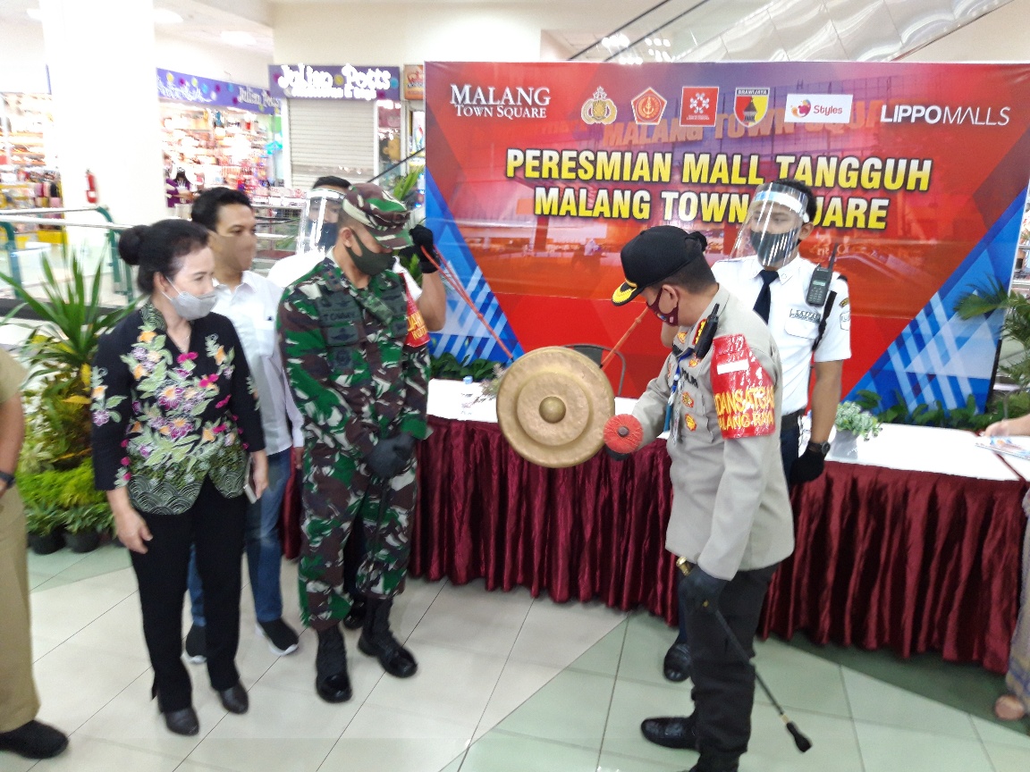 Mall Tangguh di Malang: Kapolres Malang Kota Kombes Leonardus Simarmata (kanan)