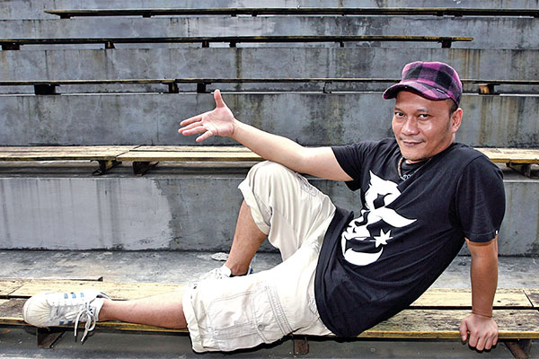 Penyanyi rap Iwa Kusuma