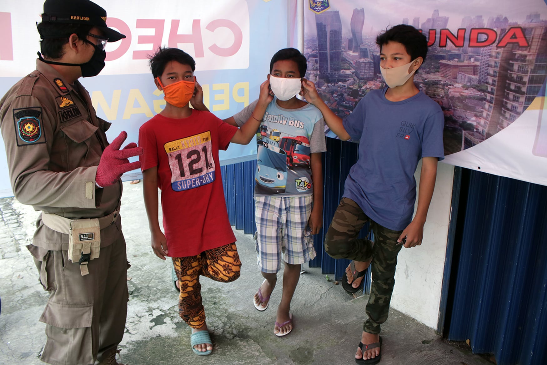 Pelanggar PSBB dihukum, kini memasuki new normal sejumlah sanksi disiapkan Pemkot Padang, Sumbar diantaranya denda Rp2 juta.