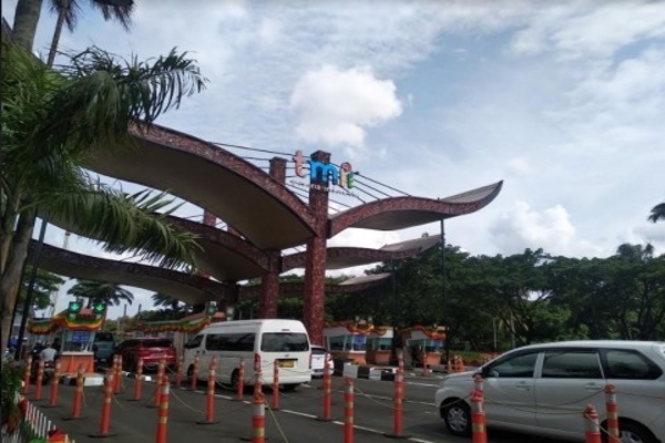 Ilustrasi -- Pintu masuk Taman Mini Indonesia Indah (TMII). 