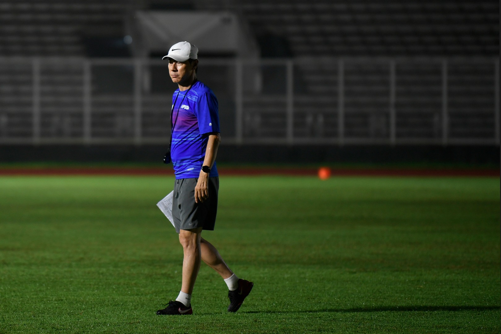 Pelatih Timnas Shin Tae Yong saat memandu latihan Timnas Indonesia, Februari silam