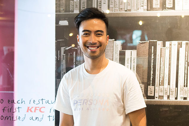 Kangen Manggung, Vidi Aldiano Sampai Cium Microphone  