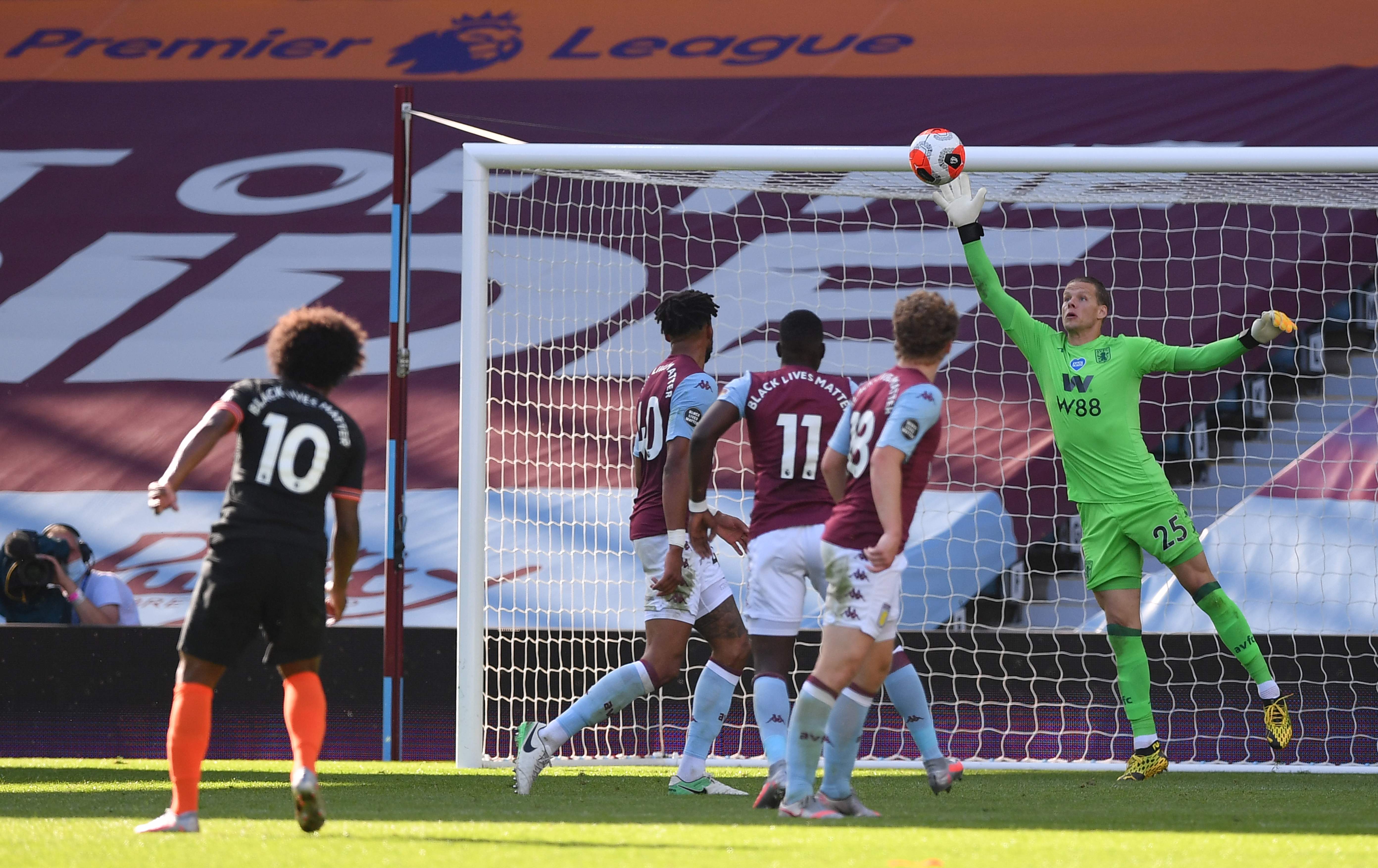 Laga Chelsea melawan Aston Villa dalam Liga Primer Inggris.