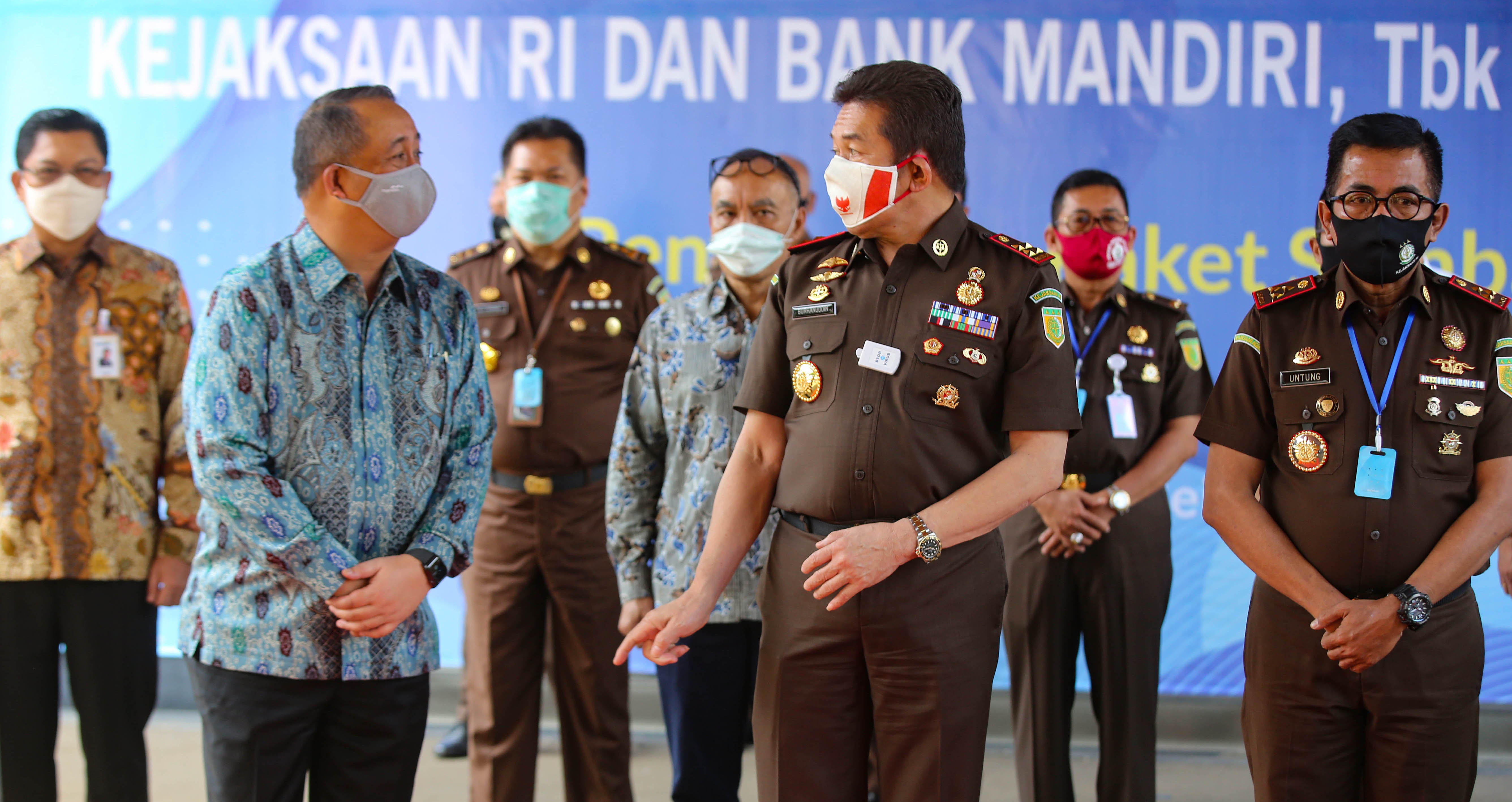 Jaksa Agung ST Burhanuddin (tengah).