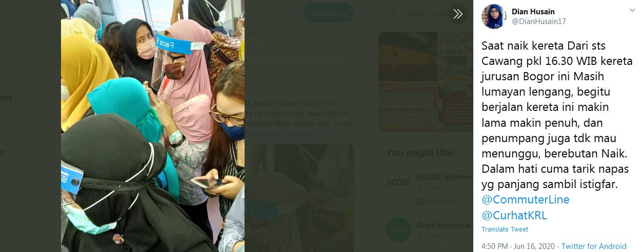 Kondisi penumpang di dalam KRL Selasa sore dari arah Jakarta ke Bogor terpantau padat.