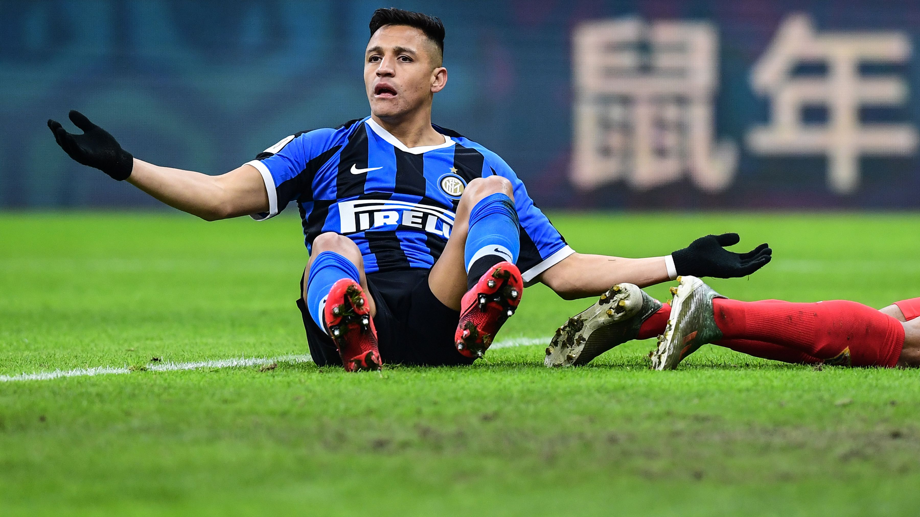 Penyerang asal Cile Alexis Sanchez yang dipinjamkan MU ke Inter Milan karena performanya belum mumpuni