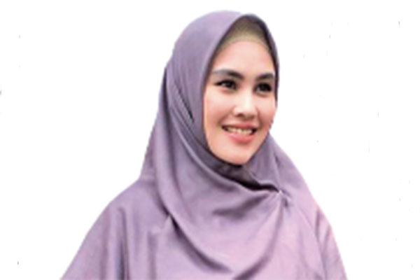 Aktris dan presenter Kartika Putri