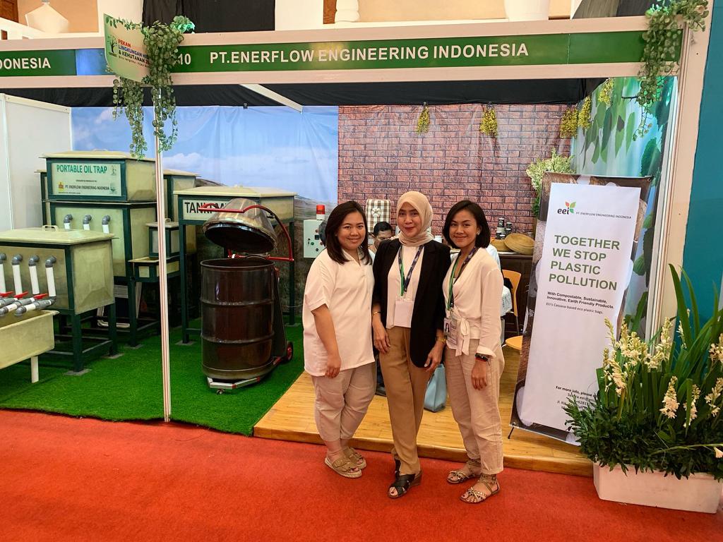 Owner PT EEI, Yunita Fahmi (tengah) dan tim EEI siap membantu pemerintah atasi limbah medis.