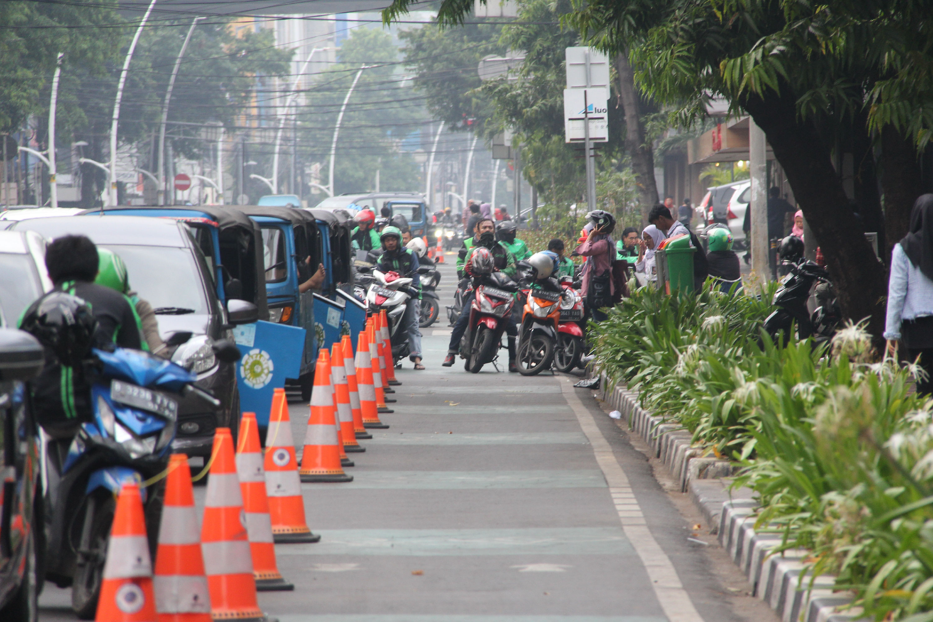 Jalur sepeda di kawasan Blok M Jakarta