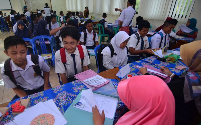 Siswa mengikuti seleksi Penerimaan Peserta Didik Baru (PPDB) 
