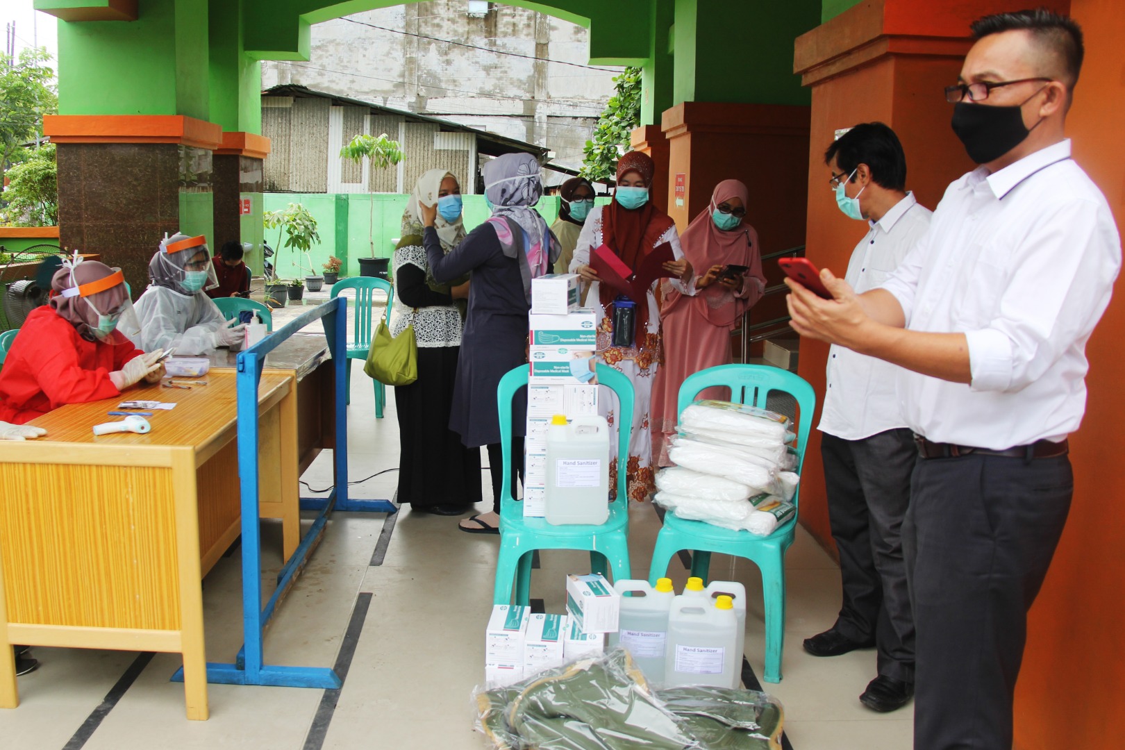 BANTUAN APD UNTUK PUSKESMAS