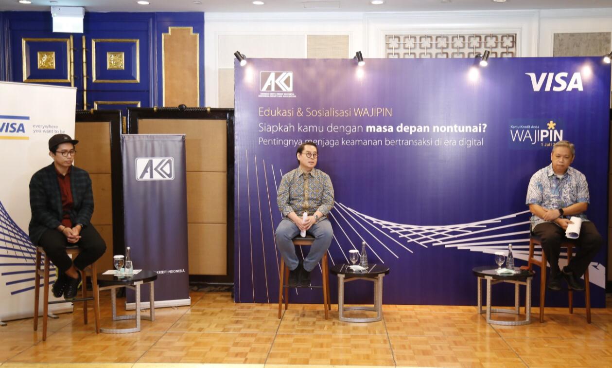 Sesuai dengan mandat Bank Indonesia , mulai 1 Juli mendatang, pemegang kartu kredit di Indonesia harus menggunakan PIN .