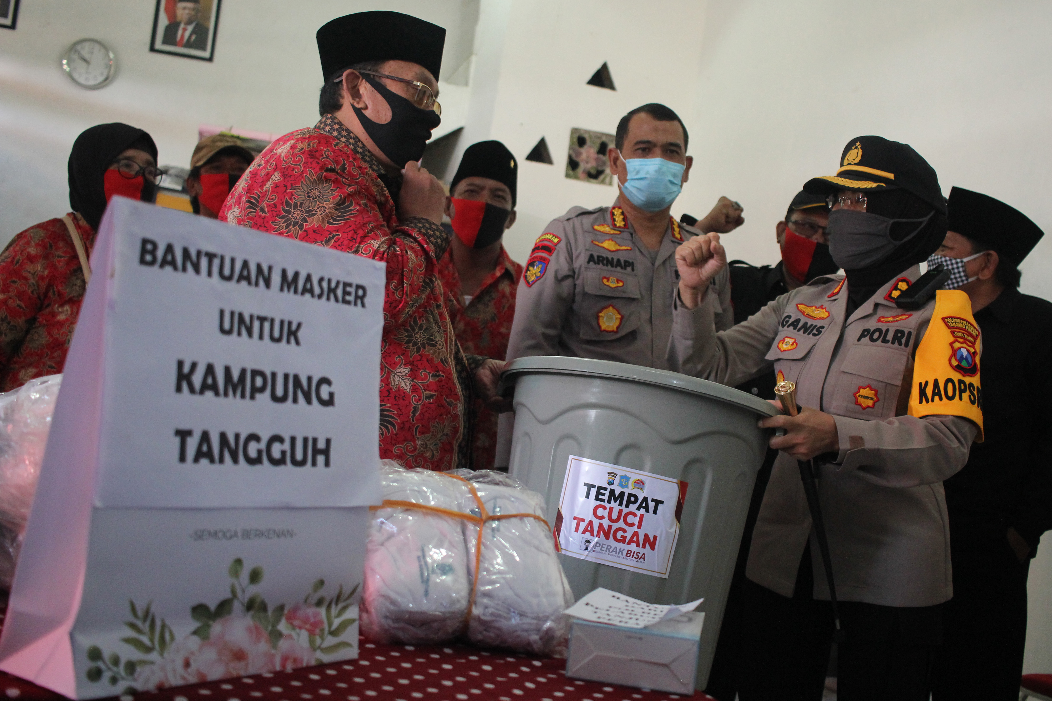 Penguatan kampung tangguh ini menjadi salah satu faktor yang menentukan keberhasilan Jatim, dalam menangani pandemi covid-19.