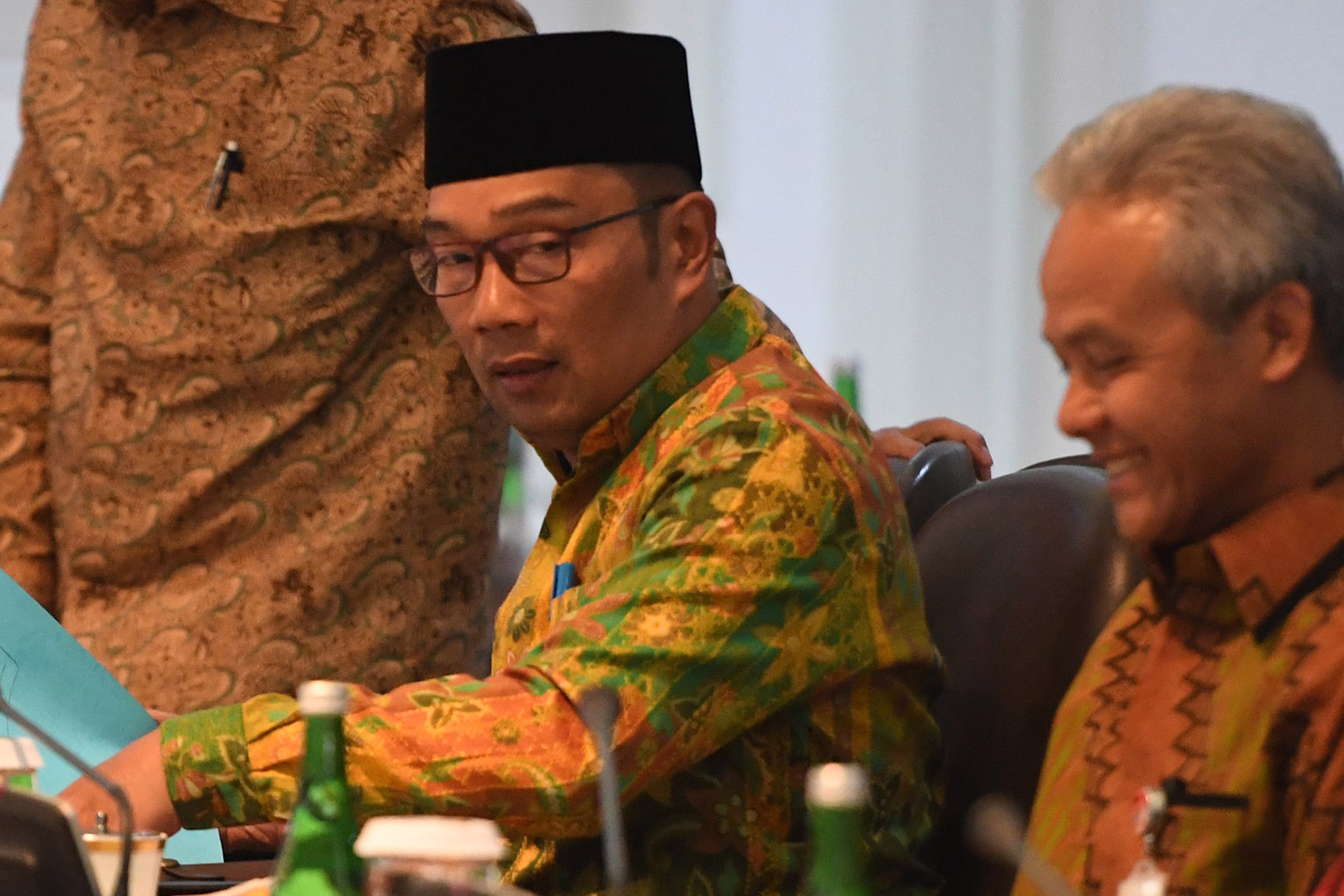 Gubernur Jawa Barat Ridwan Kamil dan Gubernur Jawa Tengah Ganjar Pranowo