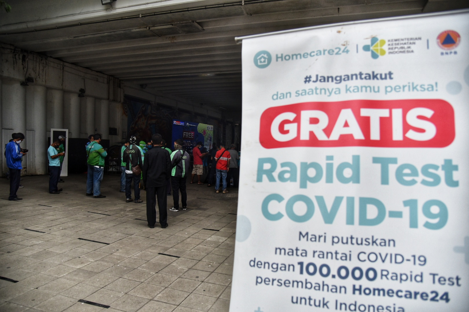 Warga antusias mengikuti rapid test massal, di Jln Kendal, Jakarta