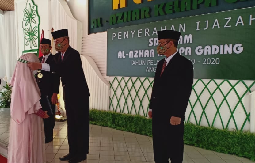 Wisuda Drive Thru di SDi Al Azka