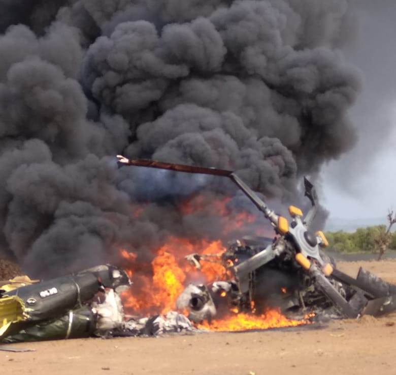 Helikopter milik TNI AD jatuh di Kaliwungu, Kendal, Jateng, Sabtu (6/6). Empat perwira penerbad jadi korban.