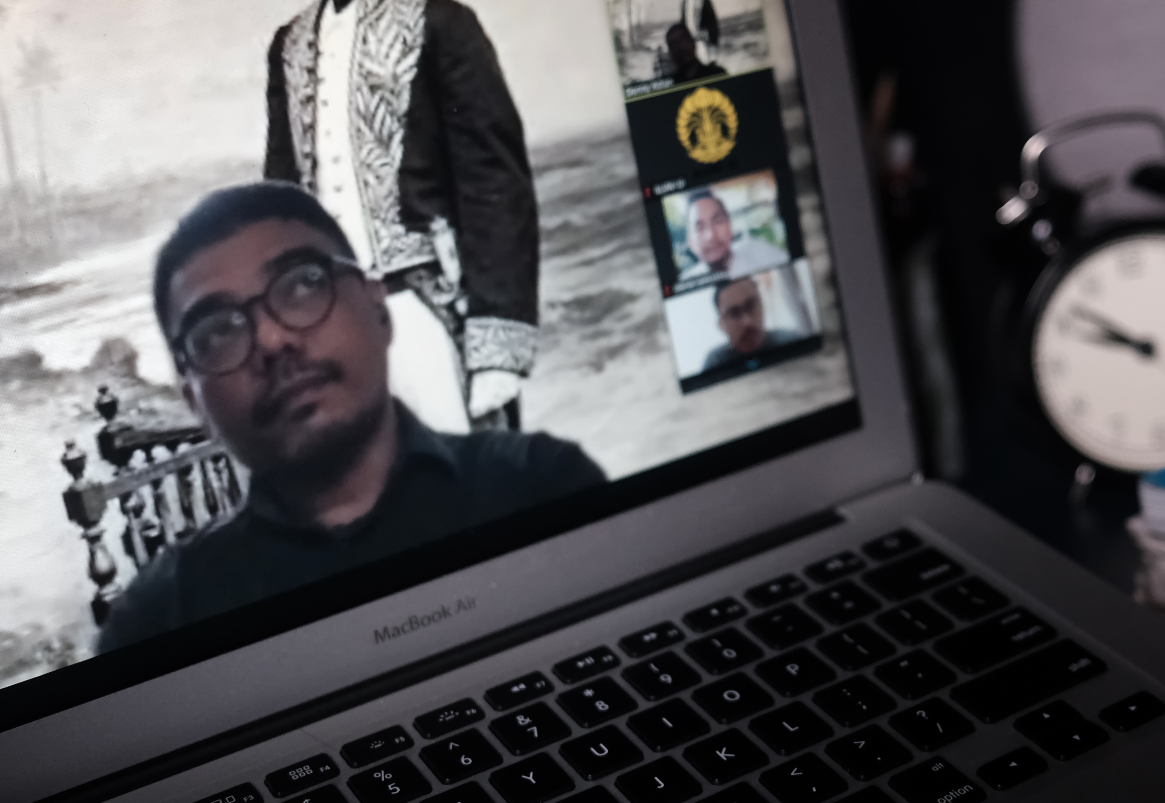 Tenaga Ahli Utama Kantor Staf Presiden (KSP) Donny Gahral Adian menjadi pembicara pada diskusi daring yang digelar oleh ILUNI UI.