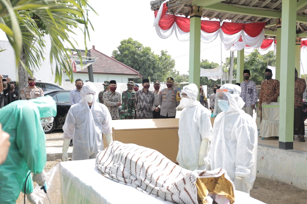 Bupati Tuban, Fathul Huda bersama Forkopimda Tuban meninjau sejumlah fasilitas pendukung Kampung Tangguh Semeru Desa Laju Kidul